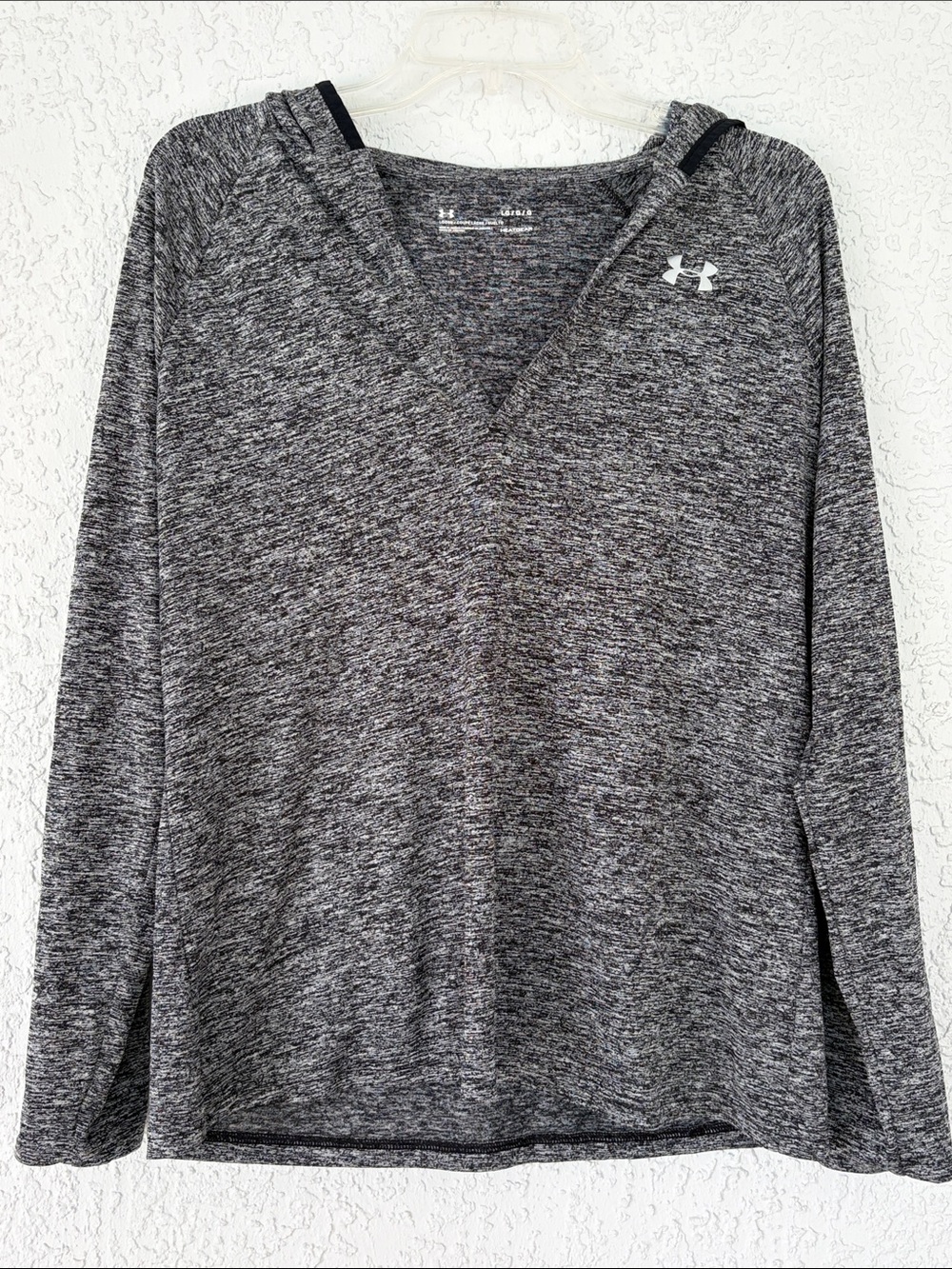 Under Armour Black and Gray Marled V-Neck loose  Hoodie size L
